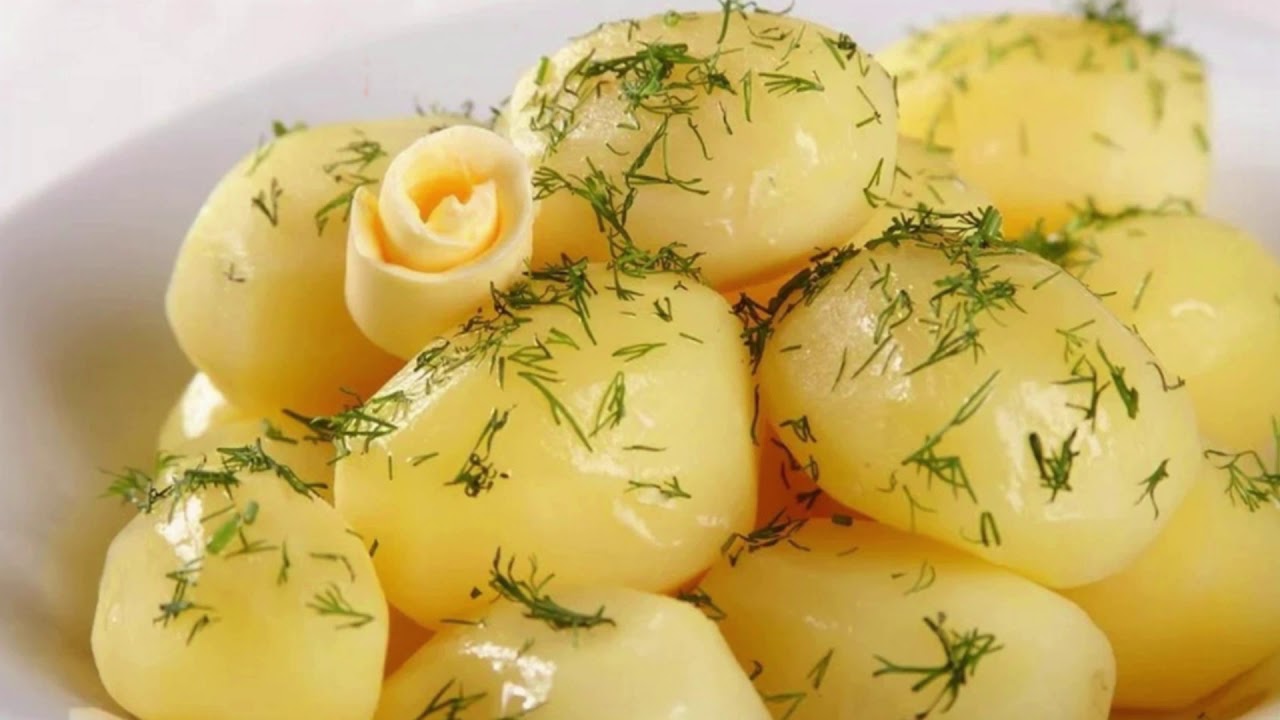 Boiled potatoes with butter and herbs 2.2 lb. / Картофель отварной с маслом и зеленью 1 кг.